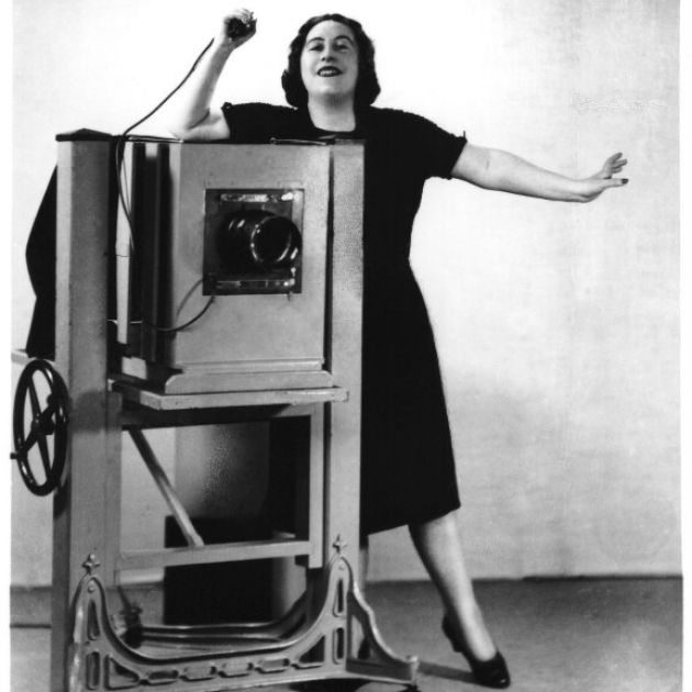 Self-portrait by Dorothy Wilding, chlorobromide print, 1930s © William Hustler and Georgina Hustler / National Portrait Gallery, London
